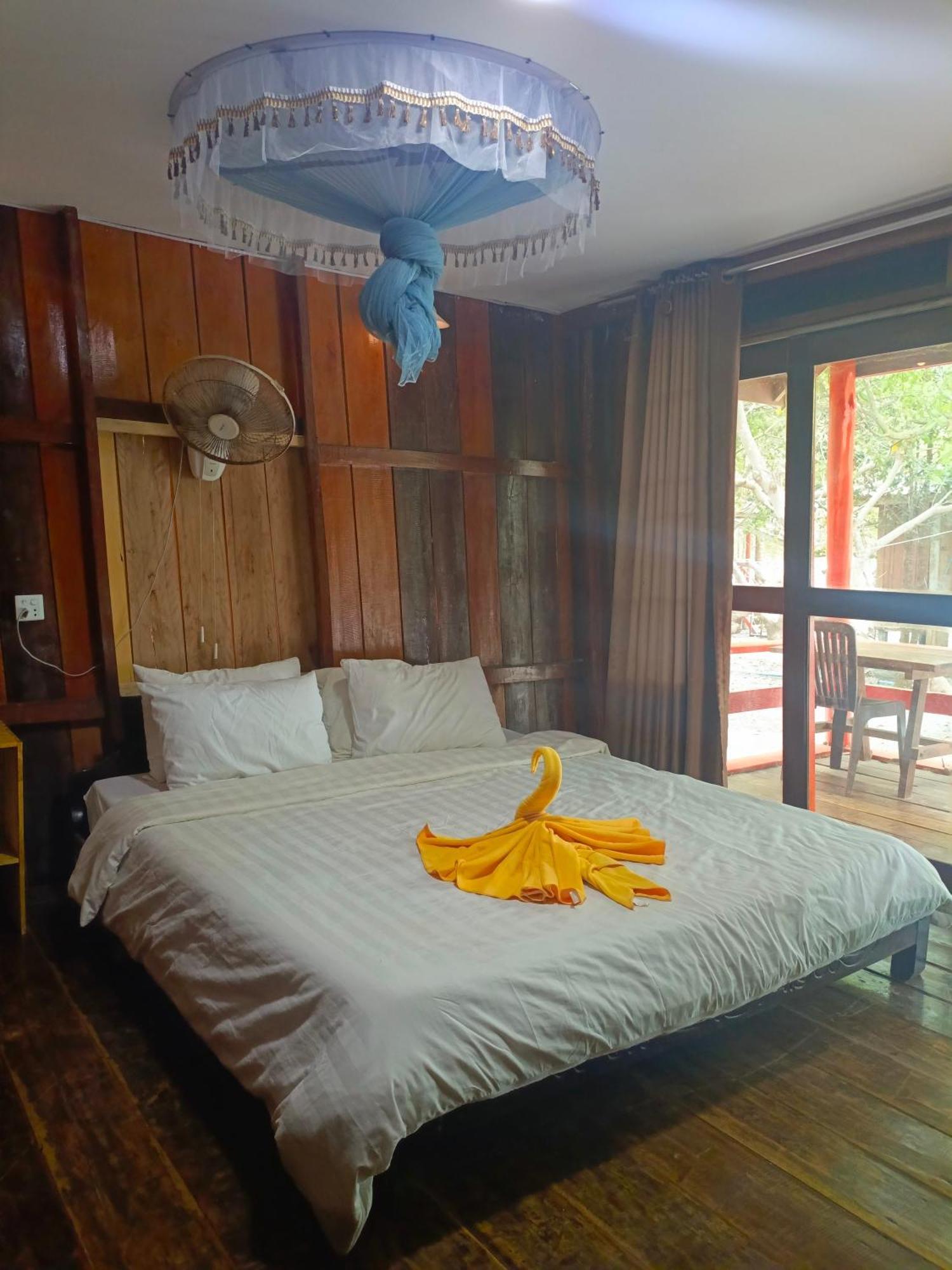 Koh Rong Beach Hostel And Bungalows Kaoh Touch Eksteriør billede